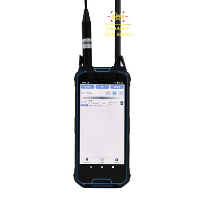 comprar Solución de detección de drones portátiles compactos de hasta 3 km de alcance Análisis integral de 100-6000 MHz Identificación de UAV y seguimiento en vivo Perfecto para unidades de seguridad pública Fabricación en línea